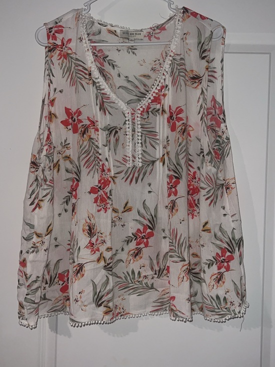 Skies Are Blue Tops - Skies Are Blue White Floral Sleeveless Camisole with Red Accents